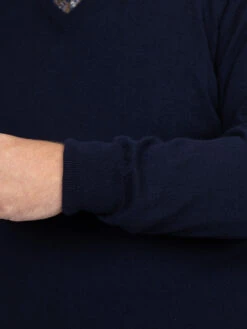 Pull Cachemire Enzo V Marine Capel Grande Taille 11 Pull Cachemire Enzo V Marine Capel Grande Taille -Capel Boutique pull cachemire enzo v marine capel grande taille 4