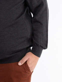 Pull Mérinos Pietro Col Cheminée Anthracite Capel Grande Taille 21 Pull Mérinos Pietro Col Cheminée Anthracite Capel Grande Taille -Capel Boutique pull merinos cheminee capel grandes tailles 5